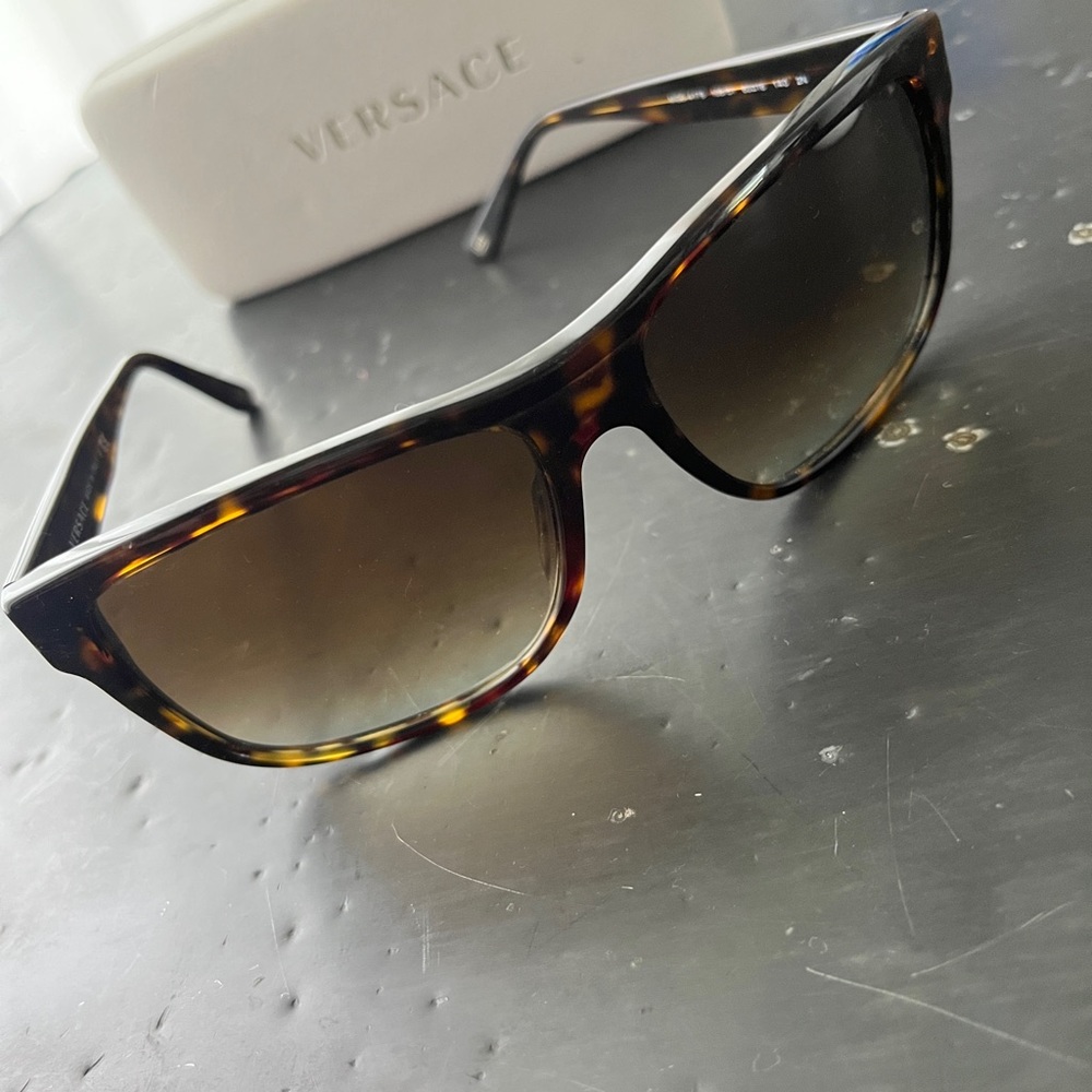 Versace sunglasses model 4179. Tortoise.